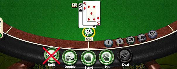 a pair of 5s on a blackjack table next to 25$ chip