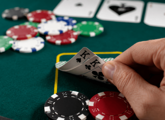 How Online Blackjack Tournaments Differ From Poker Tournaments