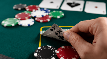 How Online Blackjack Tournaments Differ From Poker Tournaments
