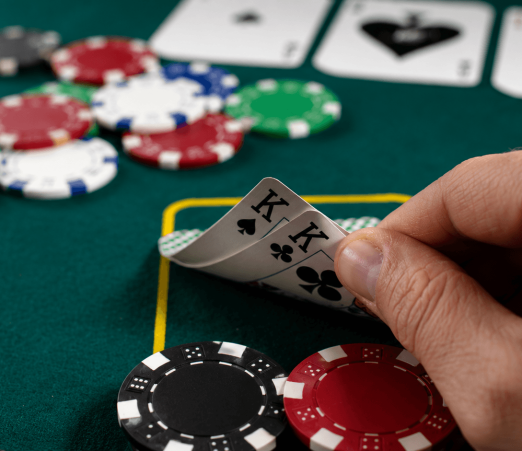 How Online Blackjack Tournaments Differ From Poker Tournaments