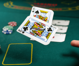 How Playing Poker Online Is Different From Playing in a Real Casino